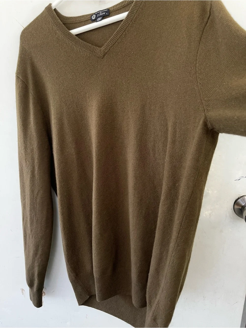 Cashmere old money preppy knit J. Crew Men's V-Neck Sweater in Olive